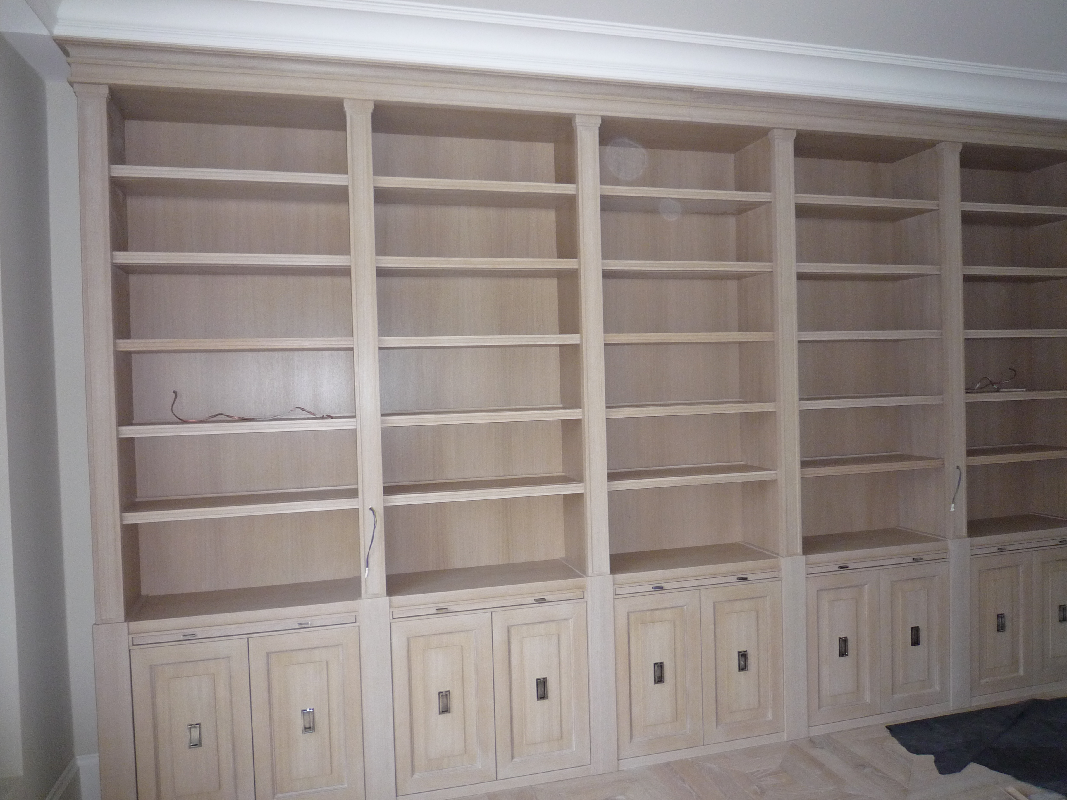 Biblioteka klasyczna jasne drewno